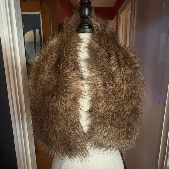 Rachel Zoe Dramatic Faux Fur Collar Pull Through Scarf Satin Lined Quiet Luxury - Picture 3 of 7